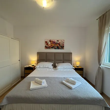 Holiday home House Mia Zadvarje