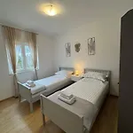 Vikendica House Mia