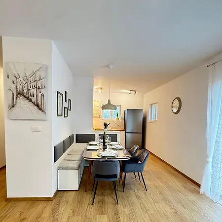 Mia Holiday home Zadvarje